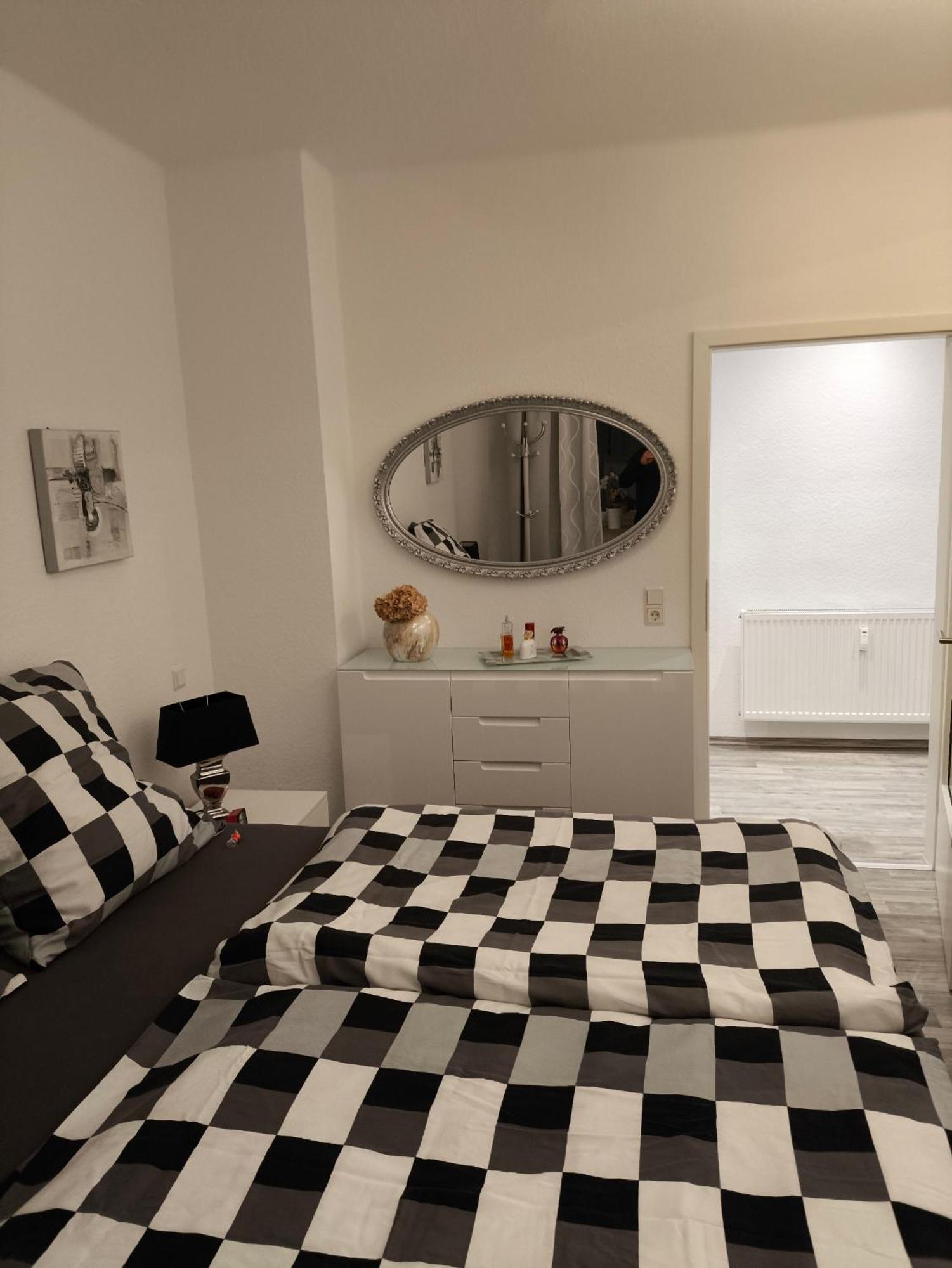 Premium Ferienwohnung "Christine ", Zentrale Ruhige Stadtlage 100 Qm Ebenerdige Dusche Terasse Kaminofen Zweibruecken Exterior photo